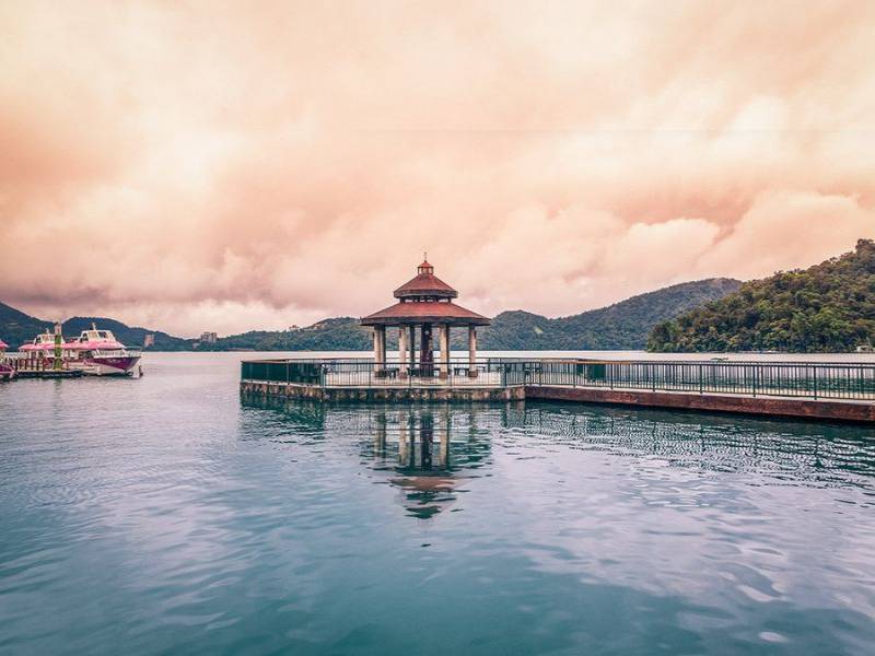 Vẻ đẹp thơ mộng của hồ Nhật Nguyệt vào mùa thu